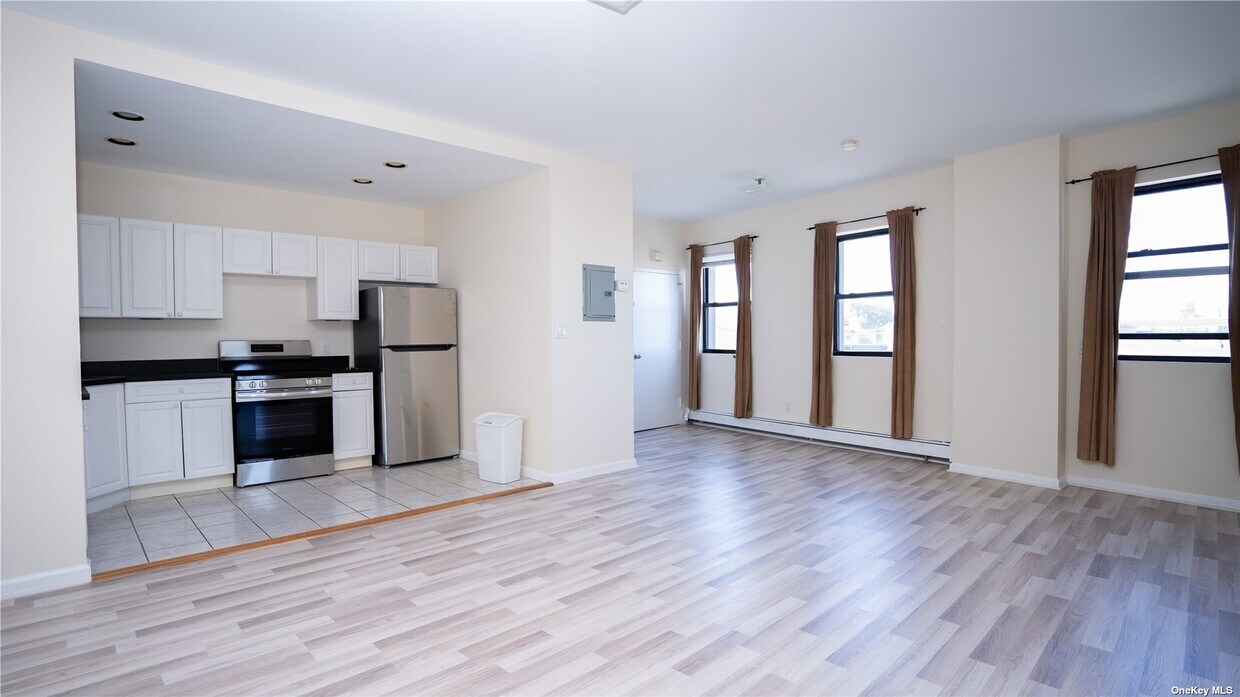 Primary Photo - 4456 Broadway