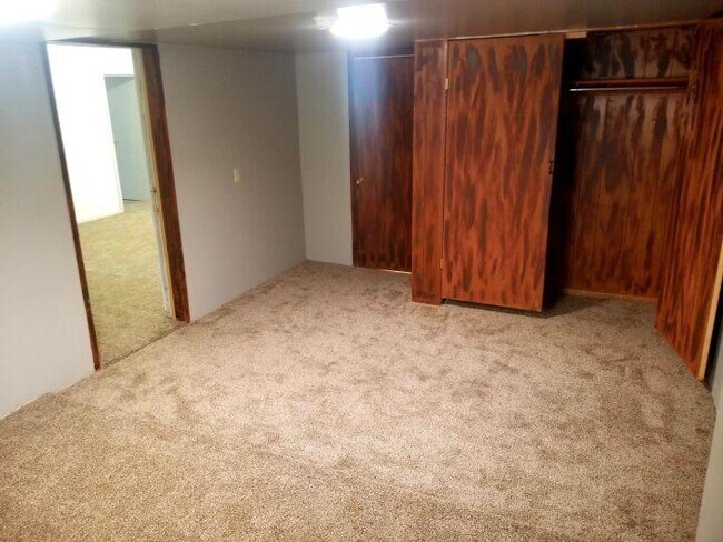 Building Photo - 6 bedroom in Billings MT 59101