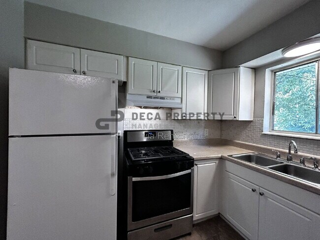 Building Photo - 3937 Sims Ave
