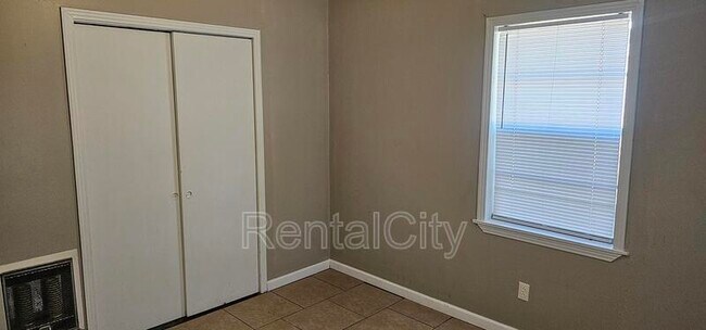 Foto del edificio - 46 Burks Pl