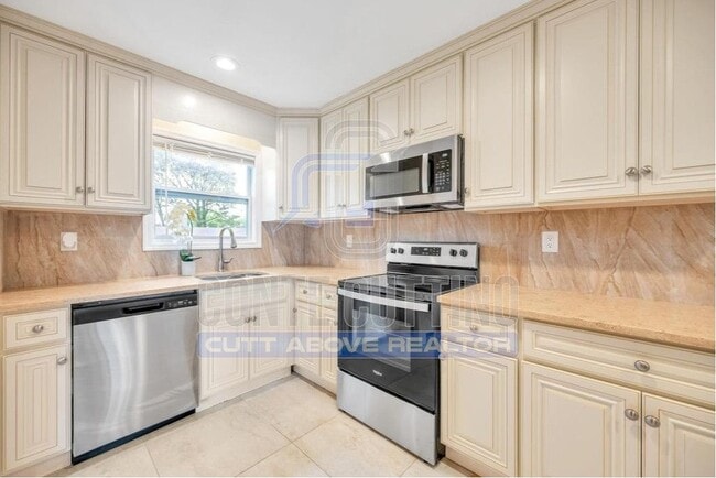 Building Photo - 9 Juniper Pl