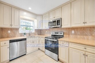 Building Photo - 9 Juniper Pl