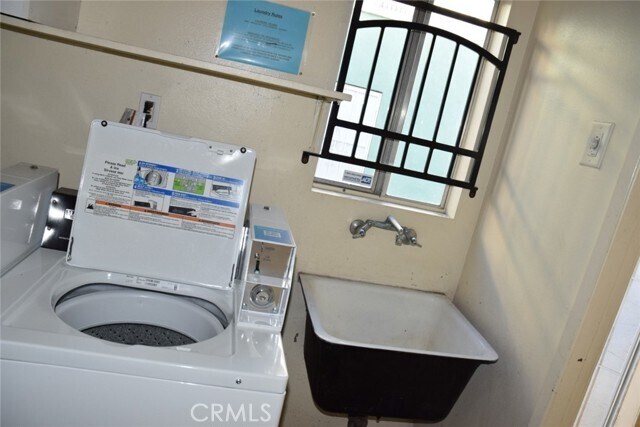 Foto del edificio - 2039 W 157th St