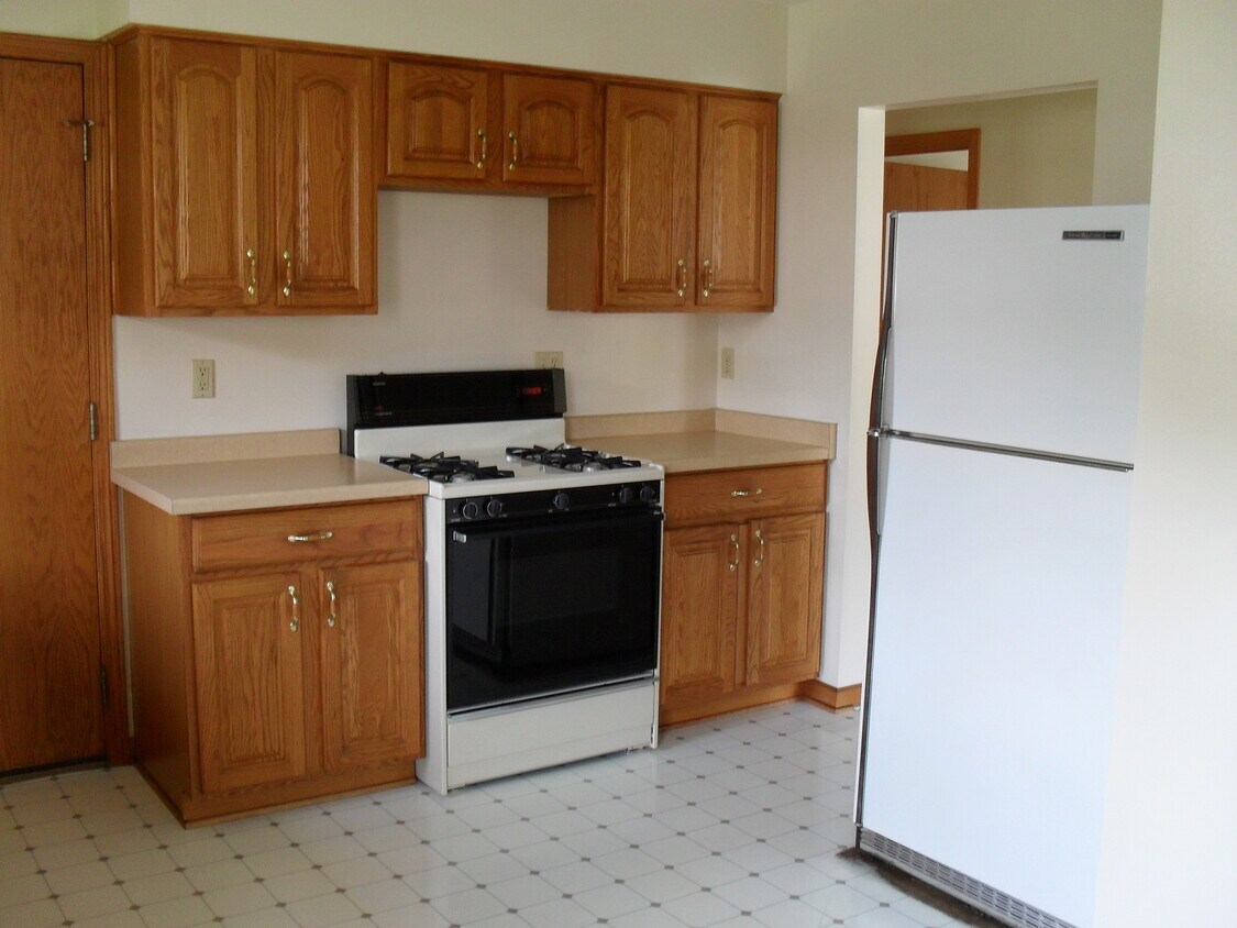 Kitchen - 1 - 1435 W Bolivar Ave