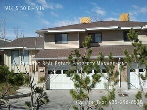 Building Photo - 914 50 E