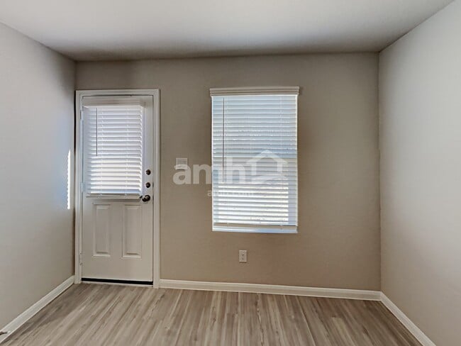 Building Photo - 9978 Sarrebourg St