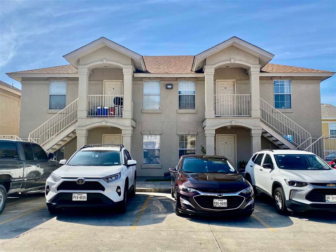507 Shiloh Dr Unit 17, Laredo, TX 78045 Room for Rent in Laredo, TX