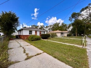 Building Photo - 1765 Huizenga St