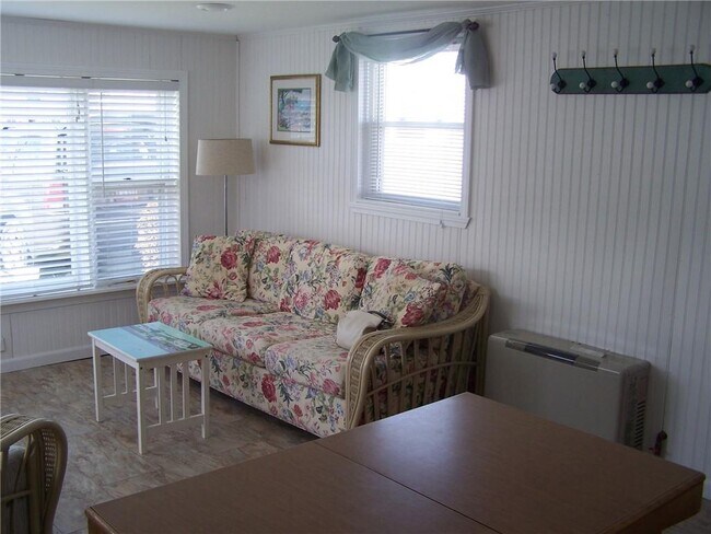 Building Photo - 13 Angell Rd