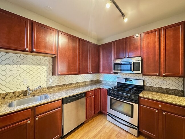 Building Photo - 4609 N Paulina St