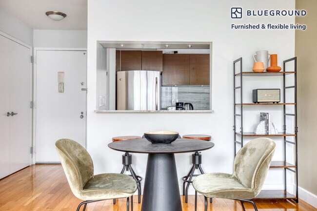 Foto del edificio - 235 W 48th St