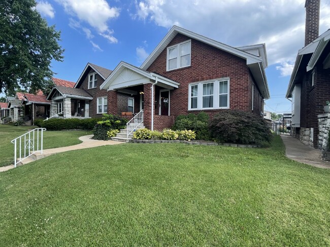 Building Photo - 1.5 story 2 bedroom and 2 bath bungalow