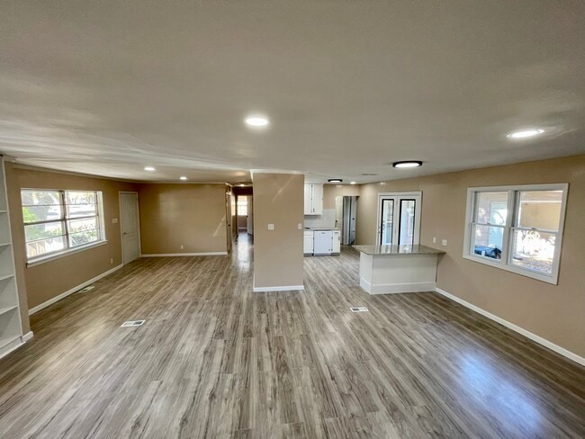 Foto del edificio - 4006 SW 33rd Terrace