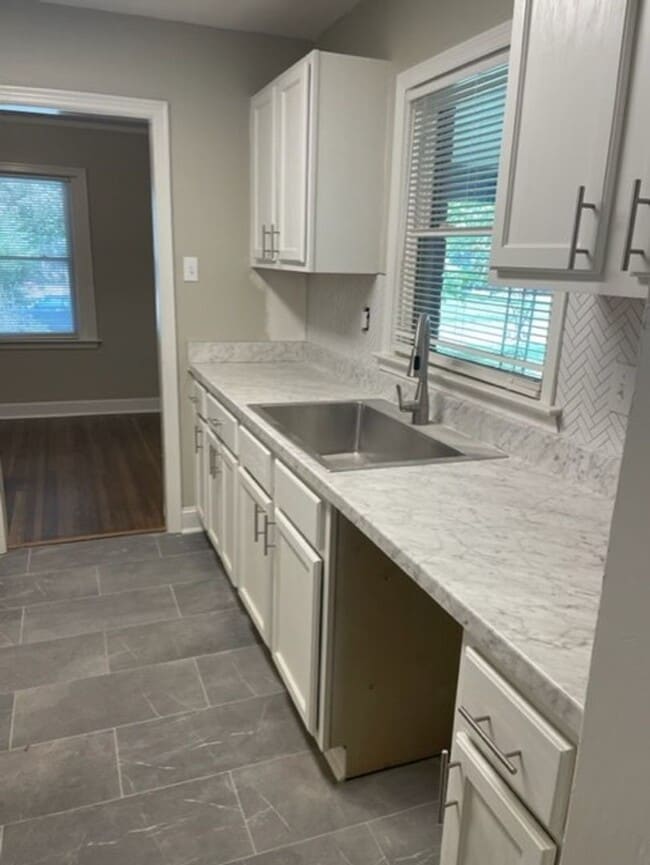 Foto del edificio - Spacious 3 bedroom 1 bath near Willow and Perkins