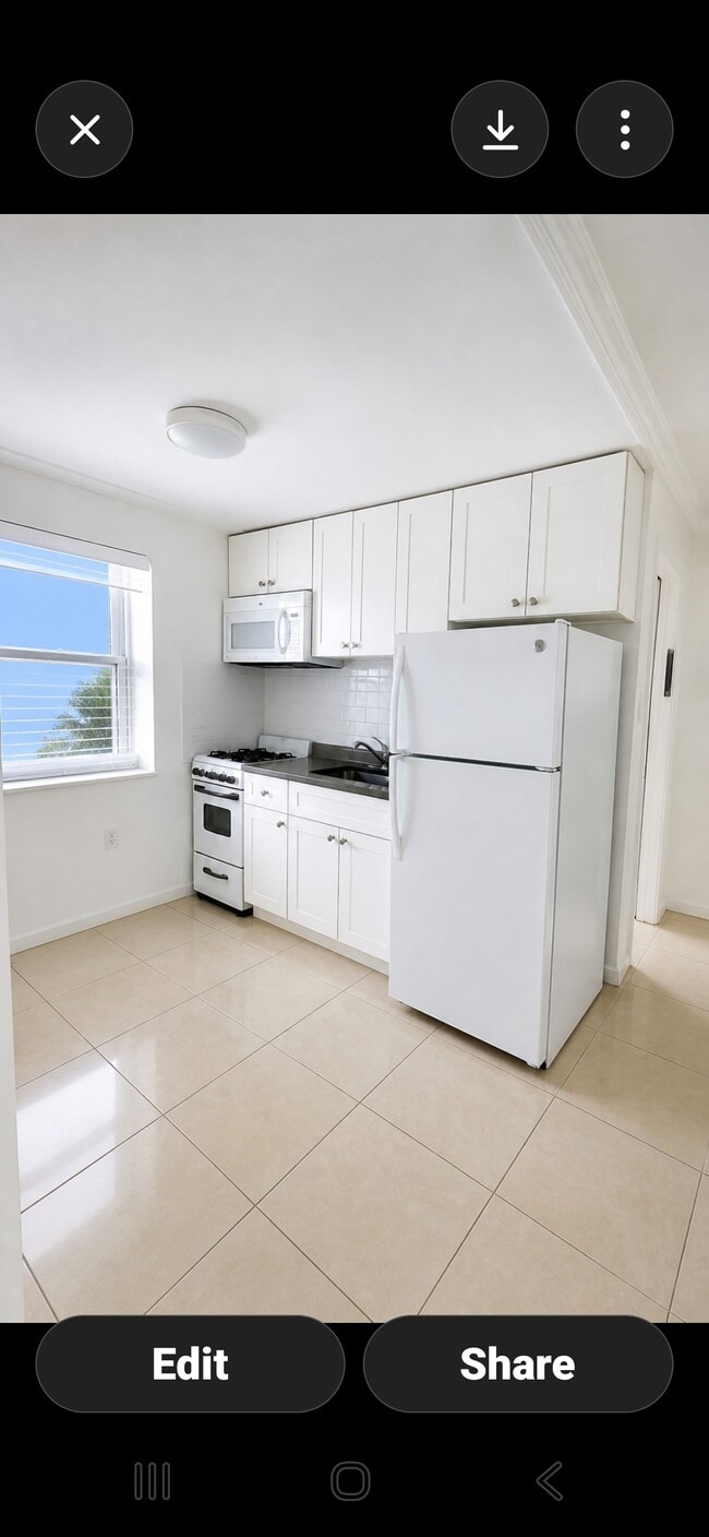Building Photo - 10230 Collins Ave
