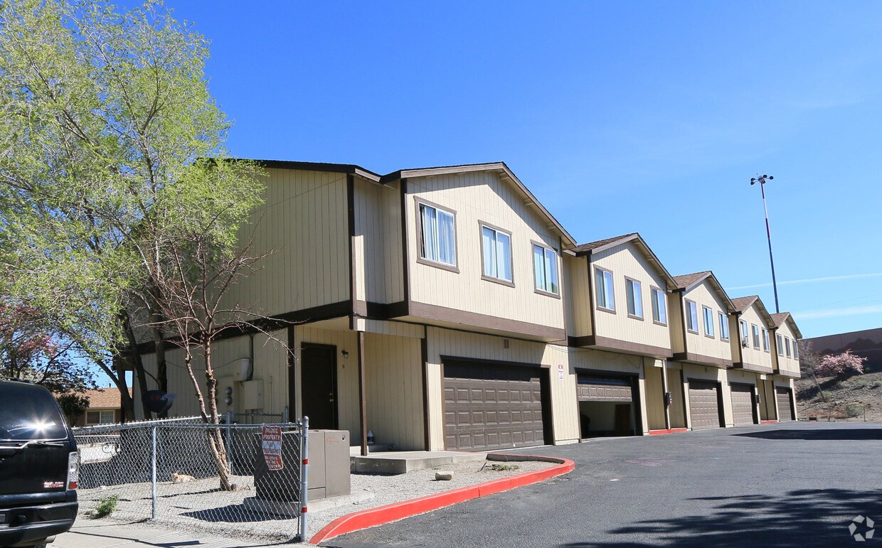 Foto principal - Manhattan Place Townhomes