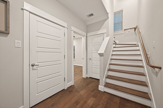 Building Photo - 2010 St Charles St