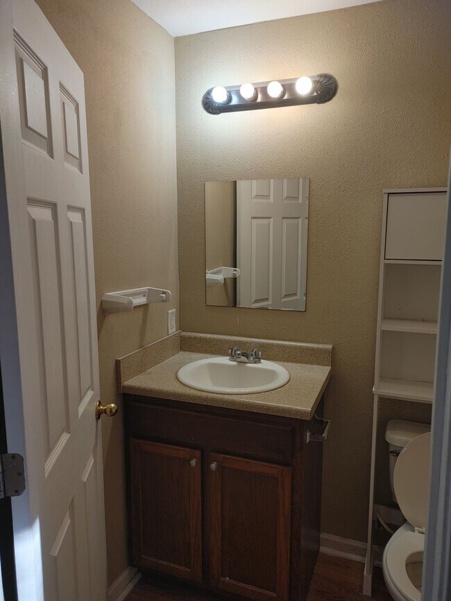 Foto del edificio - 137 Hardwood Way