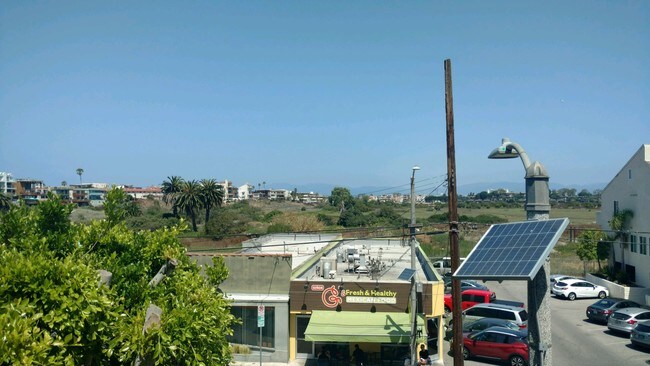 Vista de los humedales y Marina del Rey - 342 Culver Blvd