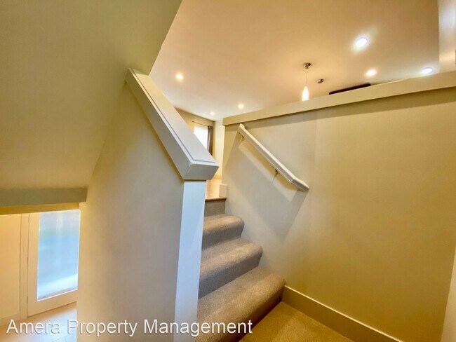 Building Photo - 2 br, 1.5 bath House - 753 N 71st Street