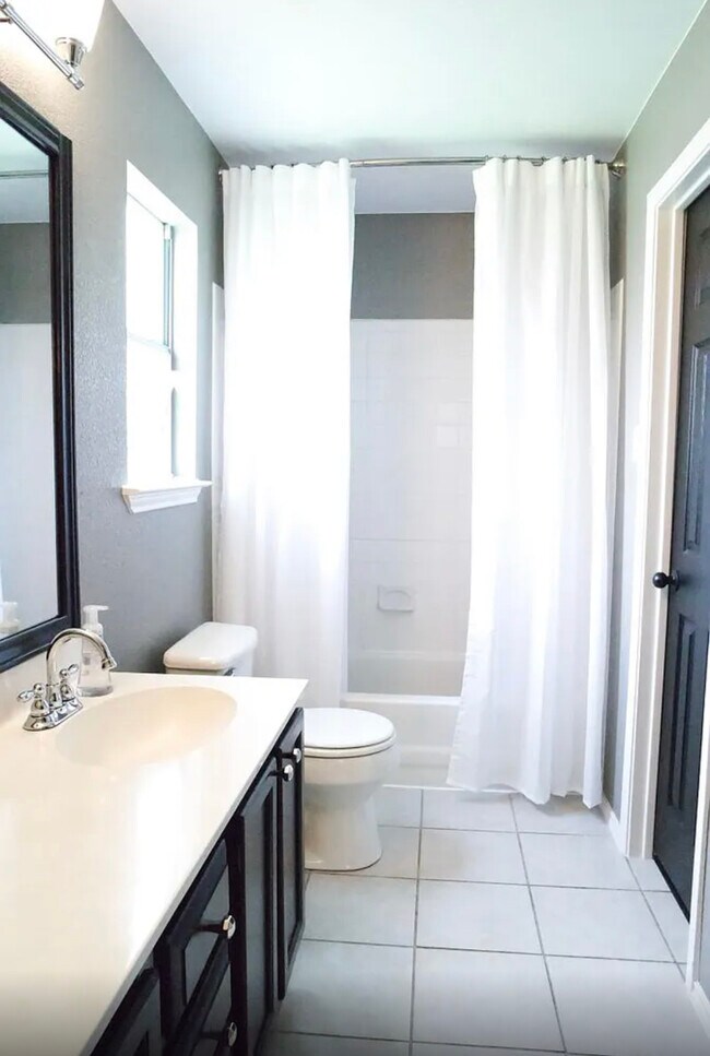 Foto del edificio - 5106 Acorn Creek Trail