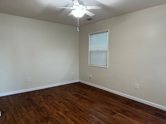 Foto del edificio - 2 Bed 1 Bath House in Oakland