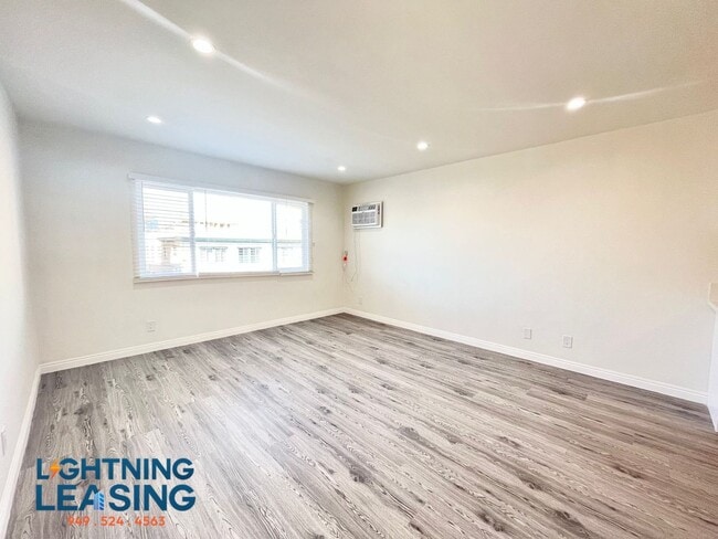 Building Photo - 843 S Carondelet St
