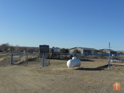 Building Photo - Cute 3 Bedroom 2 Bath Horse Property