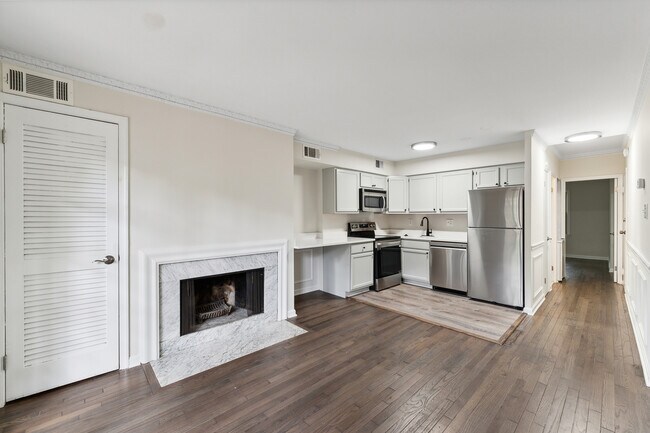 Foto del edificio - 4513 1/2 MacArthur Blvd NW