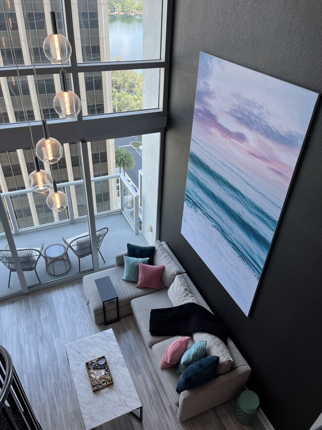 Foto del edificio - 150 E Robinson St