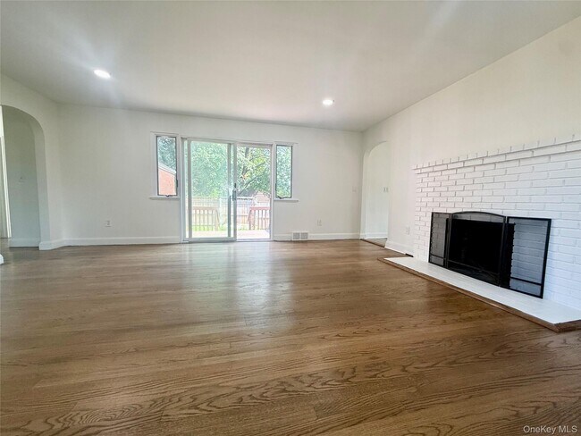 Foto del edificio - 11 Willow Ln