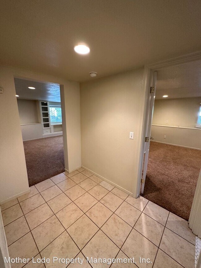 Foto del edificio - 1 br, 1 bath House - 285 N Washington Street