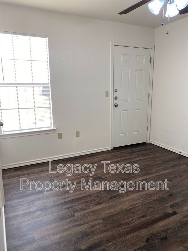 Foto del edificio - 1110 Williams Ave
