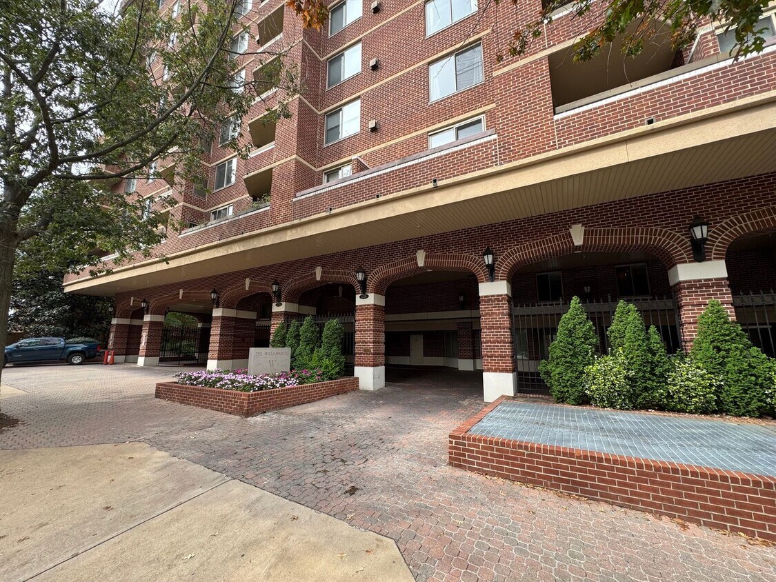Foto principal - Bright And Spacious 2 Bed 2 Bath Condo In ...