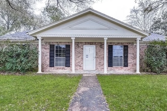 Building Photo - 802 Dogwood Ln