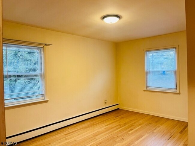 Building Photo - 805 Raritan Rd