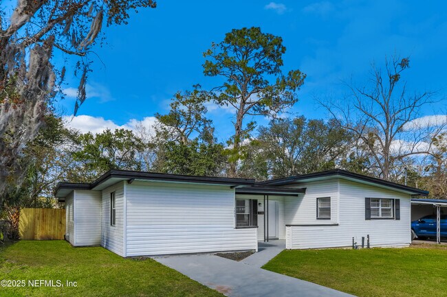 Building Photo - 7953 Patou Dr S