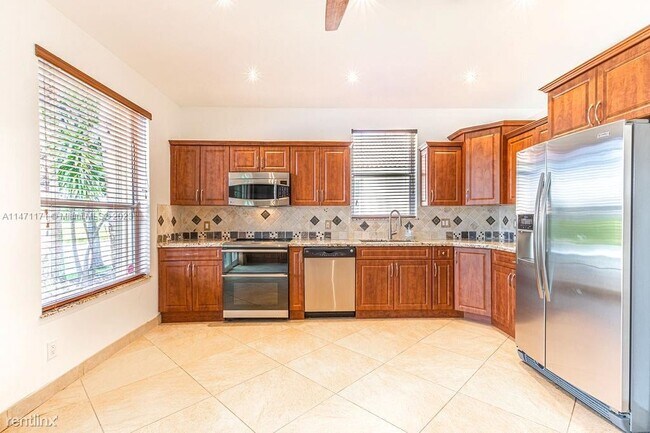 Foto del edificio - 3 br, 2 bath House - 13192 NW 8th St # 1