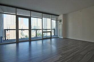 Building Photo - 111 W Chicago Ave