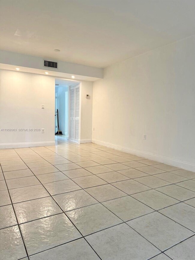 Building Photo - 4205 N University Dr