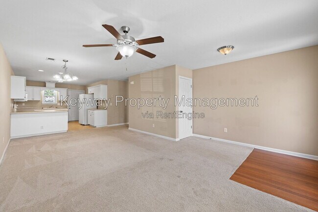 Foto del edificio - 6107 Village W Ln