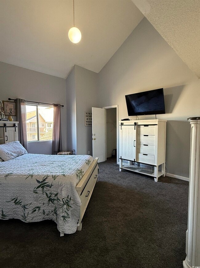 Building Photo - 1065 Plantation Dr W