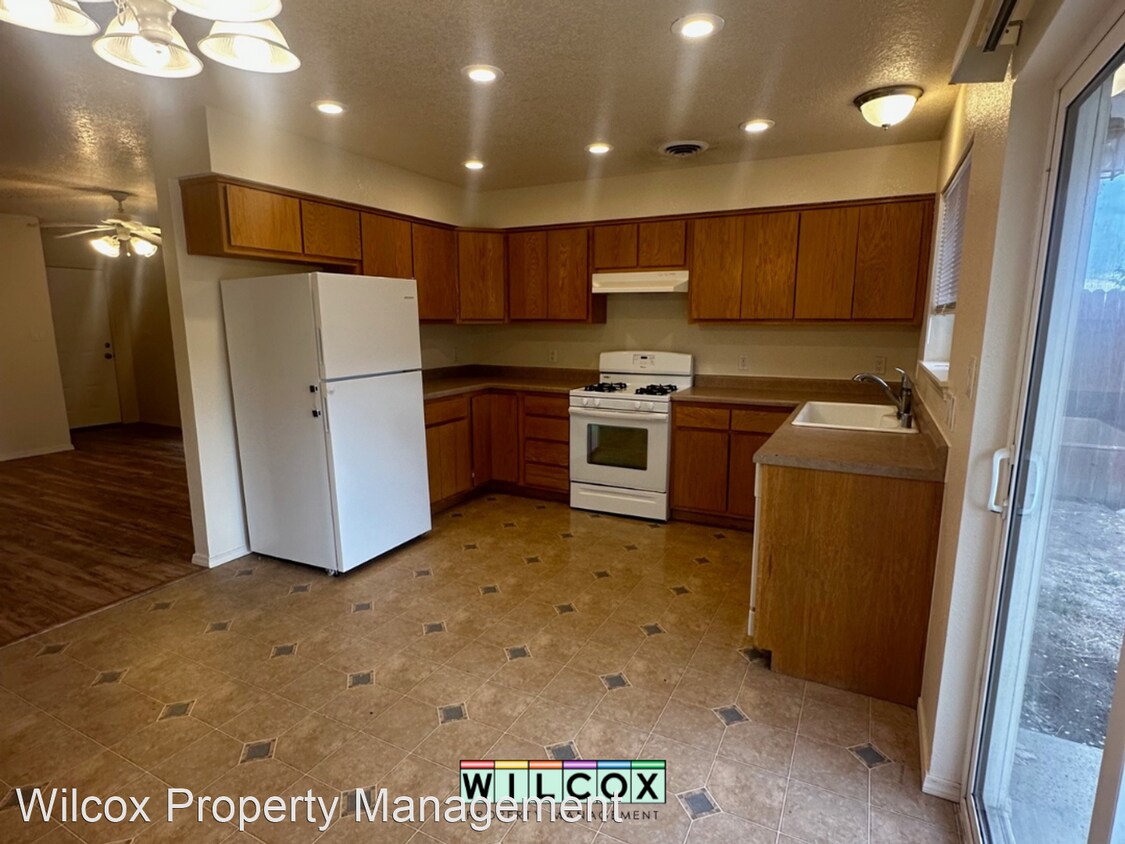 Primary Photo - 3 br, 2 bath House - 815 Cholla Street