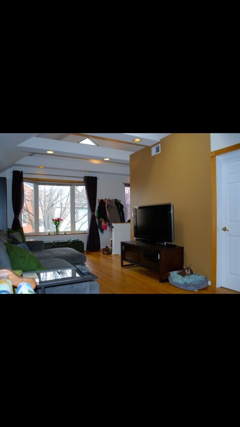 Primary Photo - 2417 N Greenview Ave