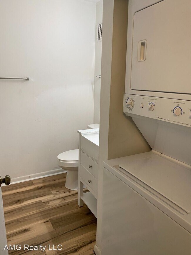 Building Photo - 1 br, 1 bath House - 3063 Huntleigh Dr