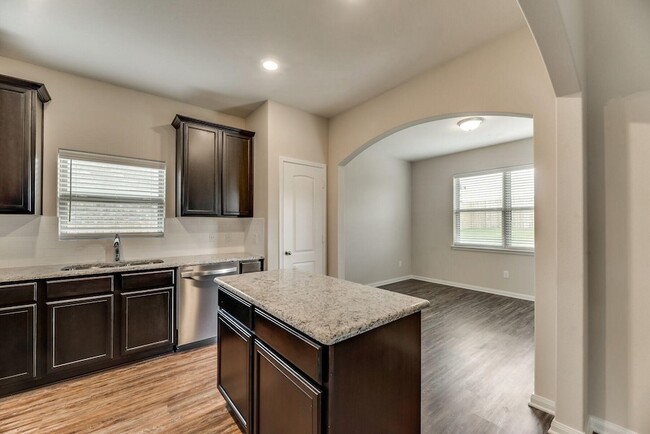 Photo - 5500 Persimmon Dr House