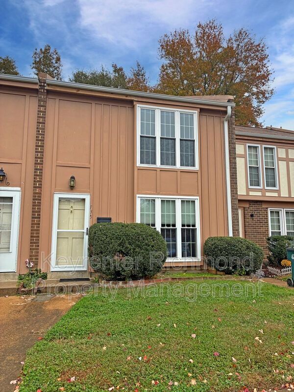 Building Photo - 735 Pleasant St Building Photo - 735 Pleasant St