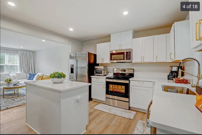 Island - 1001 Cyprus Ct
