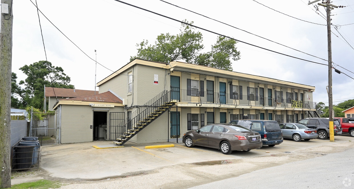 Building Photo - 3614 Lausat St