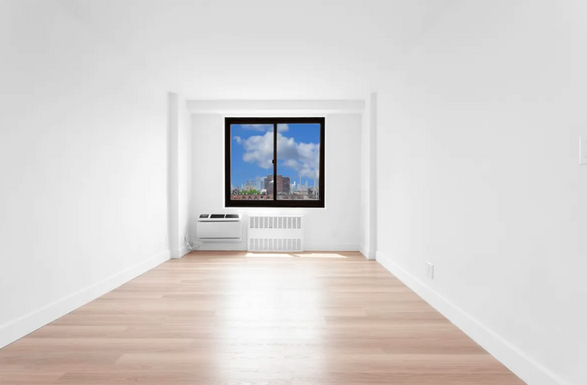 Building Photo - 470 Lenox Ave